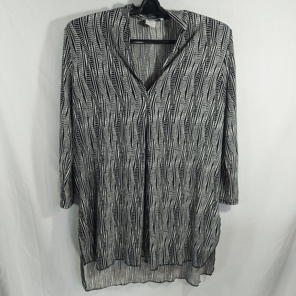 DKR Black White V Neck 3/4 Sleeve Womens Blouse, Small